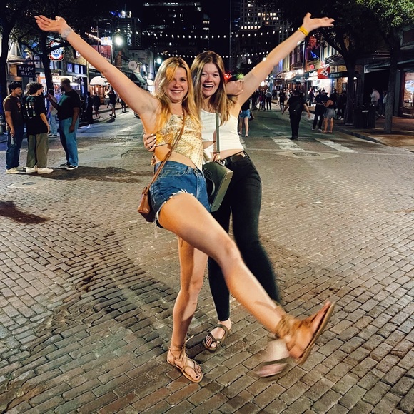 Meet your Posher, Rachel - Picture 2 of 3